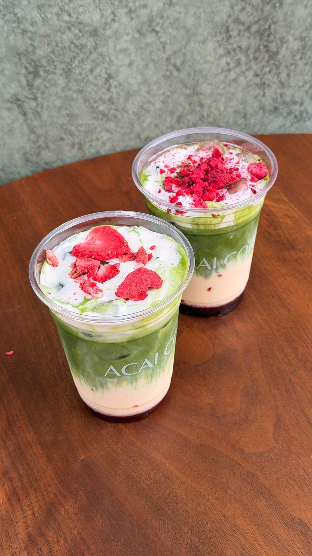 Zwei Matcha mit Erdbeere